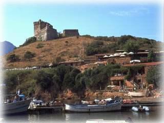 Im Naturhafen von Girolata  -  Grossfoto durch anklicken