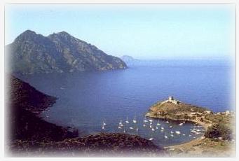 Der Naturhafen Girolata ist nur auf Maultierpfaden zu erreichen.