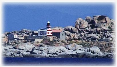 Leuchtturm Lavezzi-S�d - Blickrichtung Nord - im Hintergrund Korsika