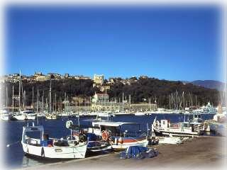 Blick �ber den Hafen nach NordWest auf die Stadt   -   Grossfoto durch anklicken