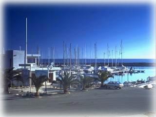 ein sehr ruhiger, gepflegter und sauberer Hafen   -   Grossfoto durch anklicken