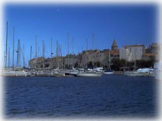 Hier kann es ziemlich heiss werden im Sommer - und ziemlich voll.  -    Grossfoto durch anklicken